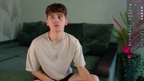 Snapshot of mark_safr chatting on 09-21-25, 07:54 Mark online show from 09-21-25, 07:54