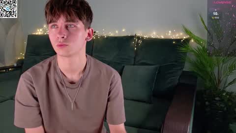 Snapshot of mark_safr chatting on 09-30-25, 01:38 Mark online show from 09-30-25, 01:38