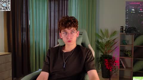 Snapshot of mark_safr chatting on 10-08-25, 08:01 Mark online show from 10-08-25, 08:01