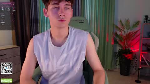 Snapshot of mark_safr chatting on 10-15-25, 02:11 Mark online show from 10-15-25, 02:11