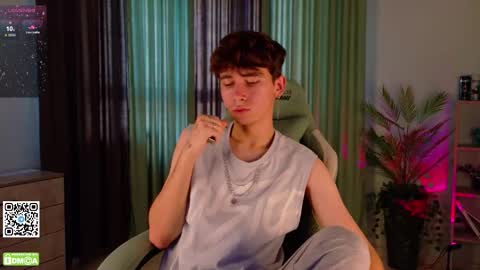 Snapshot of mark_safr chatting on 10-16-25, 02:12 Mark online show from 10-16-25, 02:12