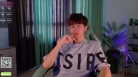 Snapshot of mark_safr chatting on 10-17-25, 04:48 Mark online show from 10-17-25, 04:48