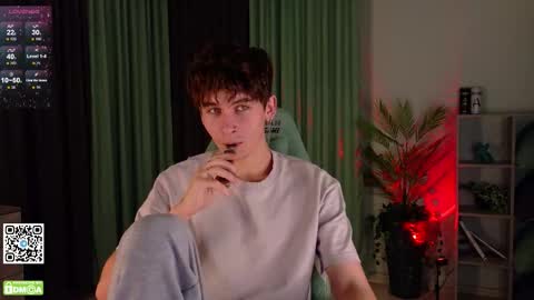 Snapshot of mark_safr chatting on 10-27-25, 12:20 Mark online show from 10-27-25, 12:20