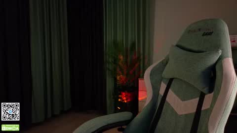 Snapshot of mark_safr chatting on 11-17-25, 03:07 Mark online show from 11-17-25, 03:07