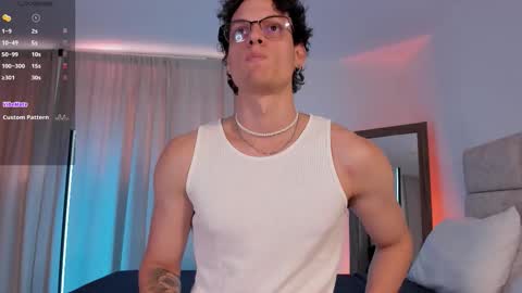 Snapshot of mark_thonson chatting on 11-10-25, 05:12 troy online show from 11-10-25, 05:12