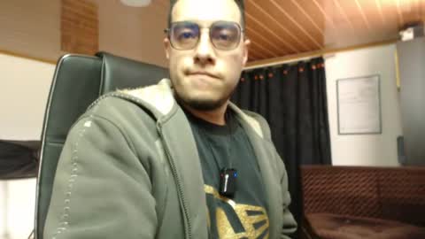 Mark Switch online show from 04-10-26, 05:28