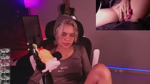 Snapshot of marlena3312 chatting on 11-27-25, 03:03 Marlena online show from 11-27-25, 03:03