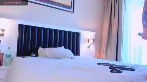 Snapshot of marrenar chatting on 11-18-25, 07:02 Mari online show from 11-18-25, 07:02