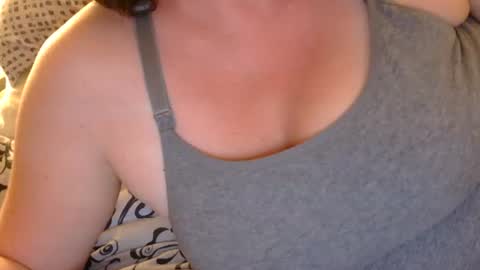 Snapshot of marriedcouple9 chatting on 07-11-26, 02:36 Jess and Nick online show from 07-11-26, 02:36