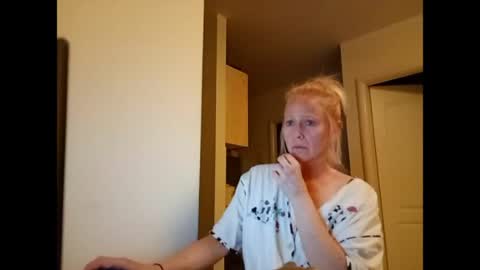 Snapshot of marrygorund chatting on 07-09-26, 10:36 MaryGoRound online show from 07-09-26, 10:36