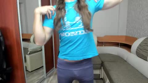 Snapshot of marryplz chatting on 10-13-25, 08:03 Alan online show from 10-13-25, 08:03