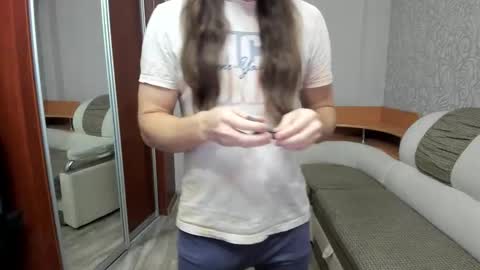 Snapshot of marryplz chatting on 10-21-25, 08:42 Alan online show from 10-21-25, 08:42