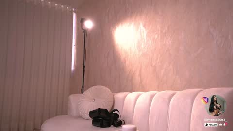 Snapshot of marsabass chatting on 01-14-25, 10:23 online show from 01-14-25, 10:23