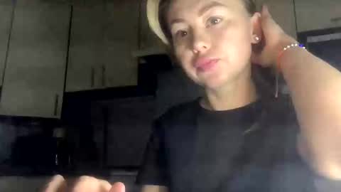 Snapshot of martaluna_ chatting on 11-13-25, 03:00 Marta online show from 11-13-25, 03:00