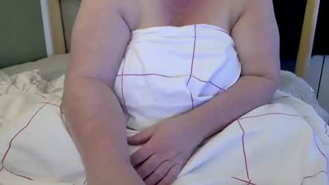 Snapshot of marthabriest chatting on 09-10-25, 06:35 Martha online show from 09-10-25, 06:35