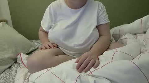 Snapshot of marthabriest chatting on 10-23-25, 03:17 Martha online show from 10-23-25, 03:17