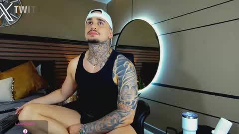 Snapshot of martin_colby05 chatting on 12-23-25, 04:10 ONLYFANS Sotoandres modelo independiente online show from 12-23-25, 04:10