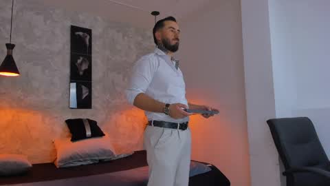 Martin Foster online show from 04-19-26, 01:49