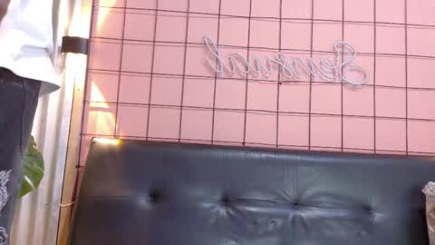 Snapshot of martin_killer chatting on 11-17-25, 01:22 Martin online show from 11-17-25, 01:22