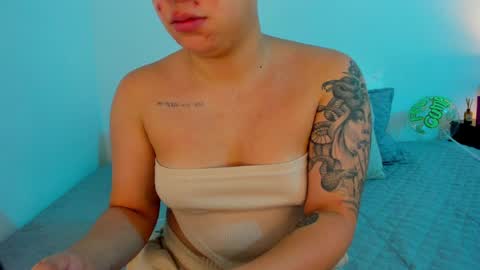 C A R O L I N A  online show from 04-09-26, 10:53