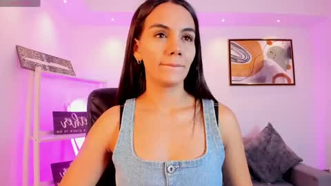 Snapshot of martina_mancinii chatting on 04-18-26, 11:14 Martina online show from 04-18-26, 11:14
