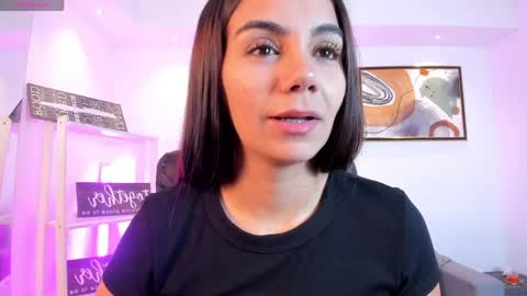 Snapshot of martina_mancinii chatting on 05-18-26, 12:00 Martina online show from 05-18-26, 12:00