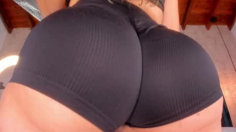 Snapshot of marttina_ruiz chatting on 06-14-26, 02:30 Martina online show from 06-14-26, 02:30