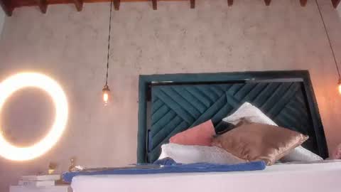 Snapshot of marttina_ruiz chatting on 06-19-26, 08:01 Martina online show from 06-19-26, 08:01
