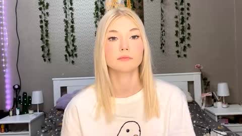 Snapshot of marvawillinghurst chatting on 01-07-26, 09:01 Lisa online show from 01-07-26, 09:01