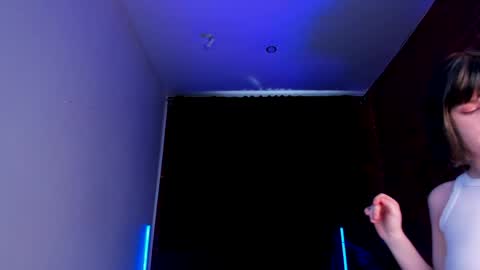 Snapshot of mary_backerr chatting on 05-11-26, 01:28 Mary online show from 05-11-26, 01:28