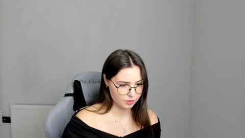 Snapshot of mary_wave_ chatting on 04-22-26, 06:49 Alice online show from 04-22-26, 06:49