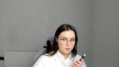 Snapshot of mary_wave_ chatting on 04-30-26, 06:42 Alice online show from 04-30-26, 06:42