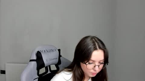 Snapshot of mary_wave_ chatting on 05-19-26, 06:31 Alice online show from 05-19-26, 06:31