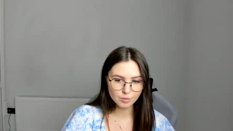 Snapshot of mary_wave_ chatting on 05-27-26, 06:43 Alice online show from 05-27-26, 06:43