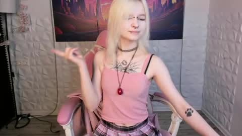 Snapshot of mary_wester chatting on 06-07-26, 07:23 Mary online show from 06-07-26, 07:23