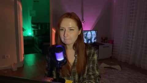 Snapshot of maryleesa chatting on 05-13-26, 08:06 SirenVictoria online show from 05-13-26, 08:06