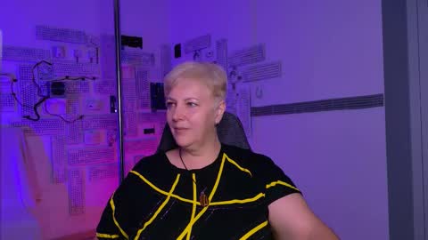 Snapshot of marymogan chatting on 09-09-25, 08:14 marymogan online show from 09-09-25, 08:14