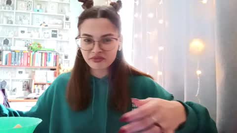 Kelly online show from 03-25-26, 06:08