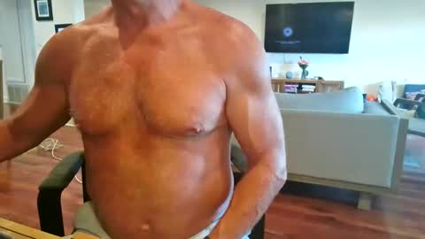 Snapshot of mascmuscle49 chatting on 06-01-26, 01:07 mascmuscle49 online show from 06-01-26, 01:07