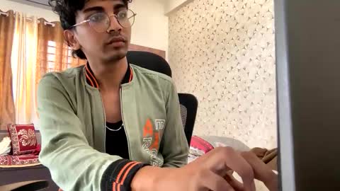 Snapshot of maskboyz2003 chatting on 11-25-25, 04:01 maskboyz2003 online show from 11-25-25, 04:01