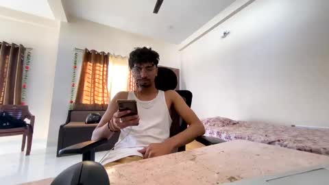 Snapshot of maskboyz2004 chatting on 02-19-25, 03:28 Mask Boy online show from 02-19-25, 03:28