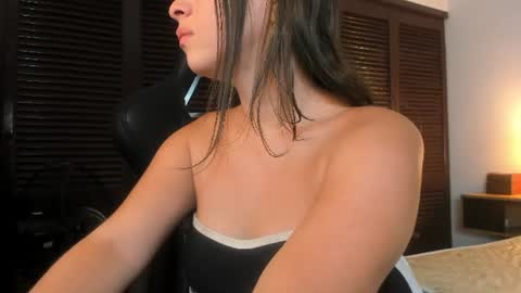 Snapshot of maskedgirl01 chatting on 07-06-26, 07:16 Scarlet online show from 07-06-26, 07:16