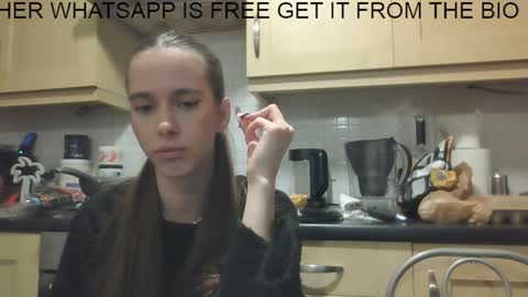 Snapshot of maskedman699 chatting on 12-14-24, 08:51 Extreme Couple online show from 12-14-24, 08:51