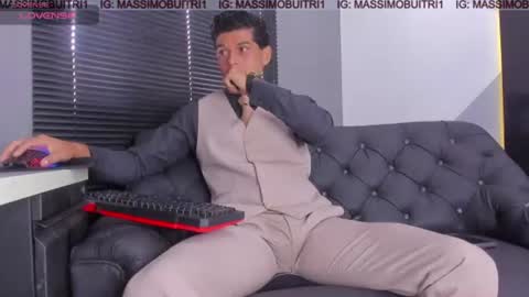 Snapshot of massimo_g chatting on 07-12-26, 01:46 I am Massimo online show from 07-12-26, 01:46