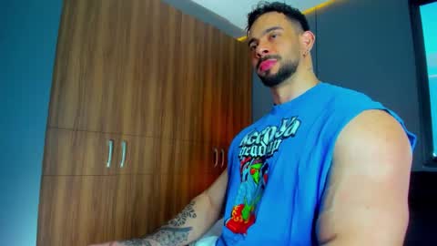 Snapshot of massimo_visconti chatting on 02-10-26, 04:00 massimo online show from 02-10-26, 04:00