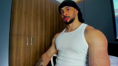 Snapshot of massimo_visconti chatting on 02-11-26, 01:27 massimo online show from 02-11-26, 01:27