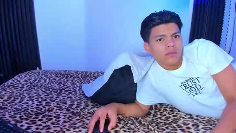 Snapshot of massimoandaxel chatting on 11-29-25, 07:06 massimoandaxel online show from 11-29-25, 07:06