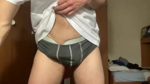 Snapshot of massiverob99 chatting on 11-22-25, 01:10 massiverob99 online show from 11-22-25, 01:10