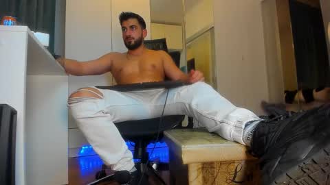 Snapshot of master9four chatting on 10-10-25, 09:25 Matthew online show from 10-10-25, 09:25