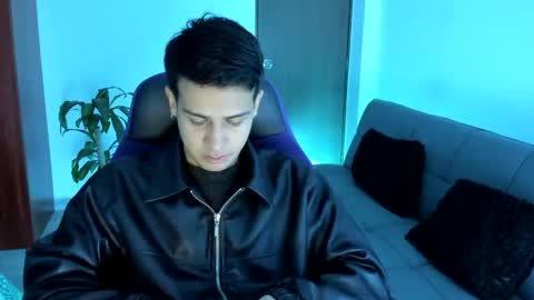 Snapshot of master_boy_1 chatting on 11-19-25, 02:44 master_boy_1 online show from 11-19-25, 02:44